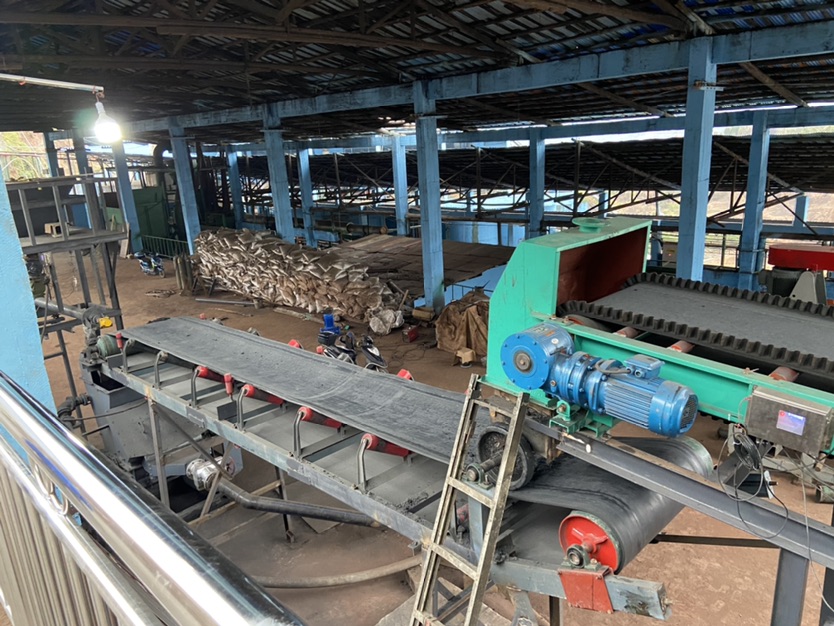 兩臺(tái)稱(chēng)重給料機(jī)安裝調(diào)試完畢，流程完善，誤差小！