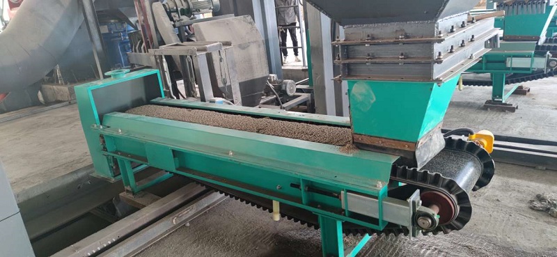 動(dòng)態(tài)皮帶稱重給料機(jī)：動(dòng)態(tài)稱重，自動(dòng)給料，減少人工，提高效率